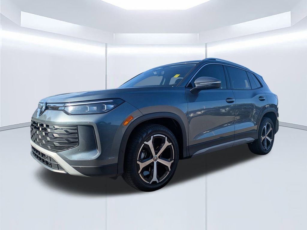 Used 2025 Volkswagen Tiguan SE image 8