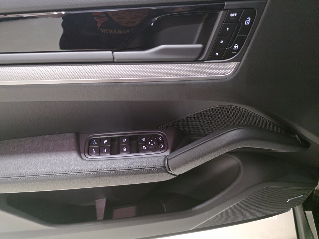 New 2026 Porsche Cayenne Coupe AWD/4WD image 22