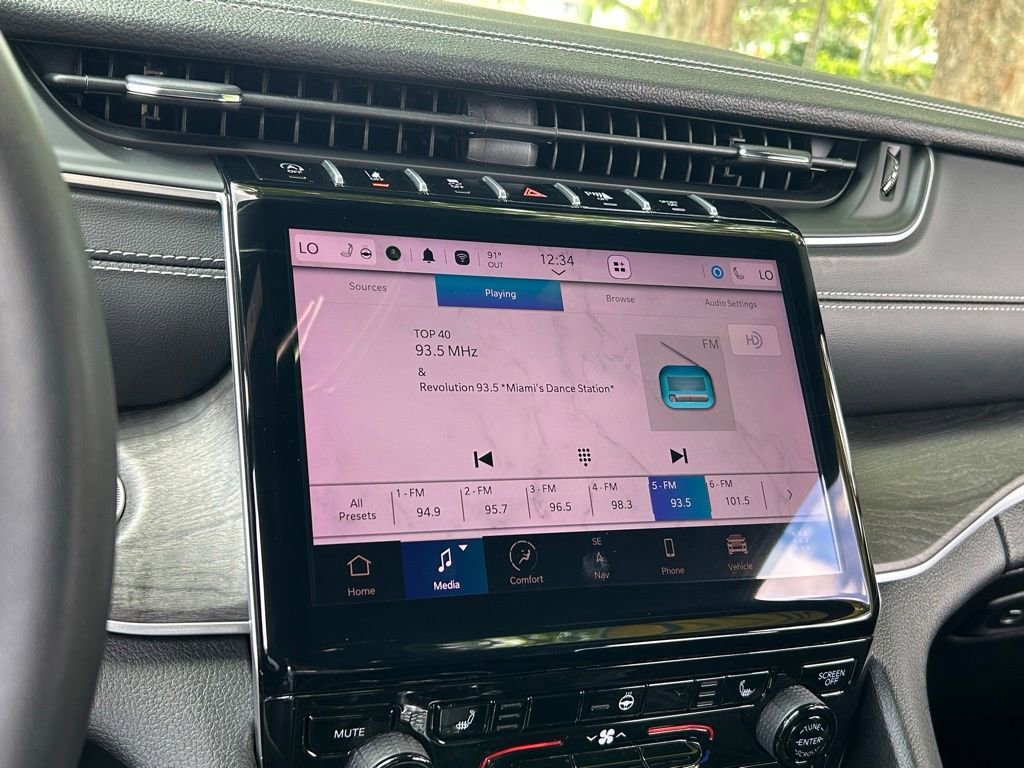 Certified 2024 Jeep Grand Cherokee Limited w/ Black Appearance Package image 52