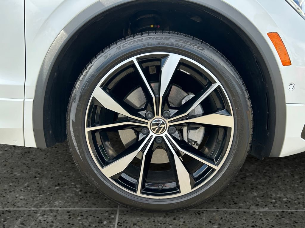 Used 2022 Volkswagen Tiguan SEL R-Line image 9