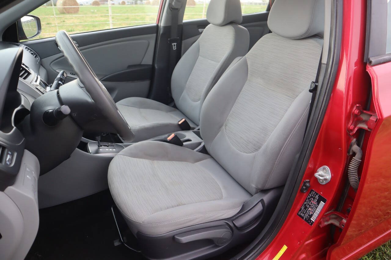 Used 2017 Hyundai Accent SE FWD image 3