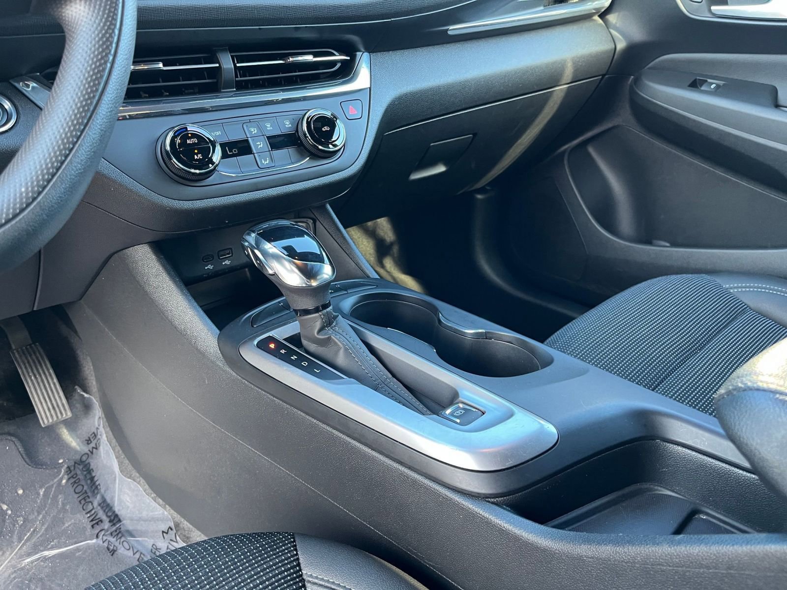 Used 2025 Buick Envista Preferred image 40