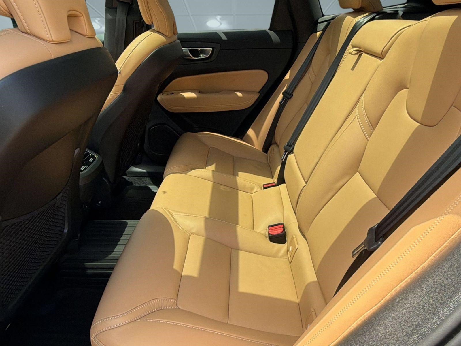 Certified 2024 Volvo XC60 B5 Ultimate w/ Protection Package Premier AWD/4WD image 23