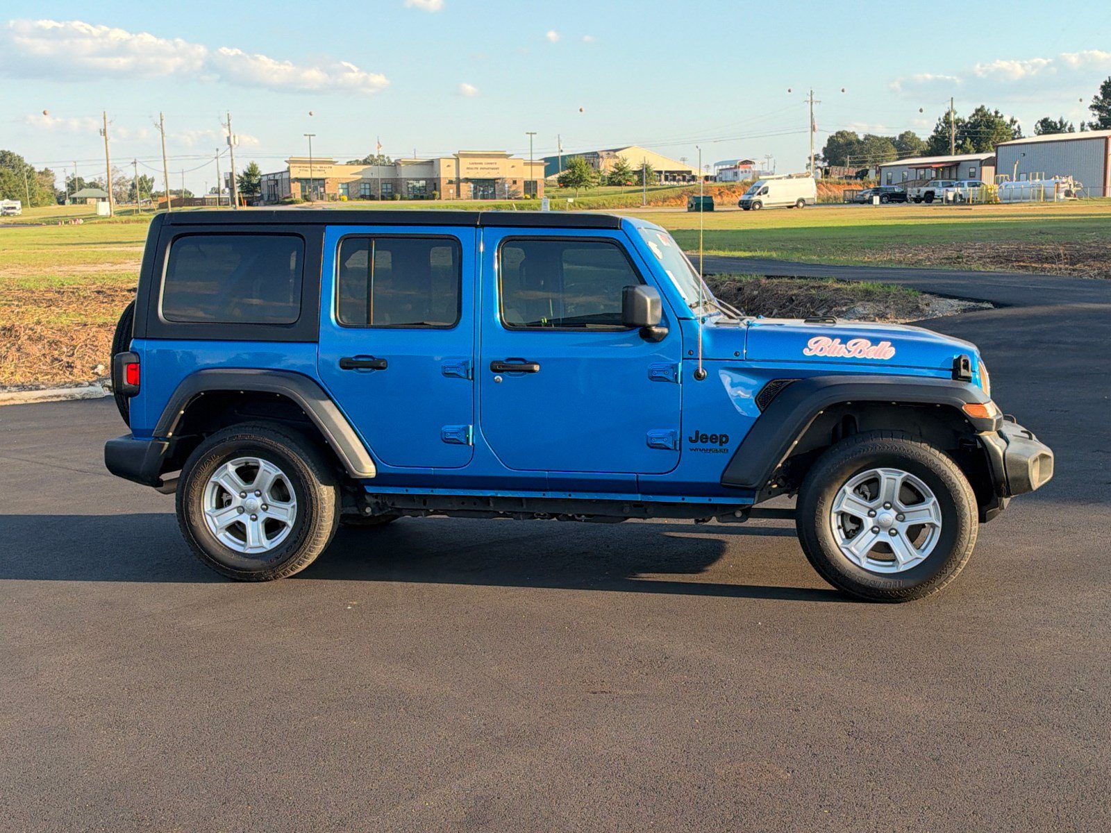 Used 2022 Jeep Wrangler Unlimited Sport AWD/4WD image 4