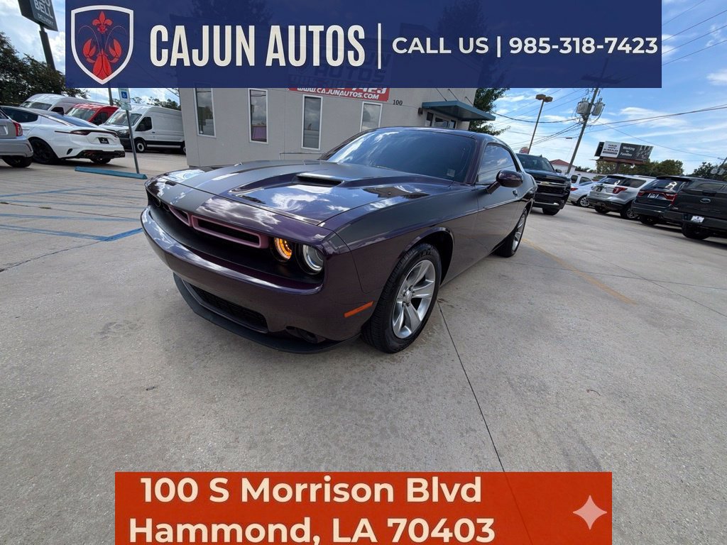 Used 2020 Dodge Challenger SXT RWD image 2
