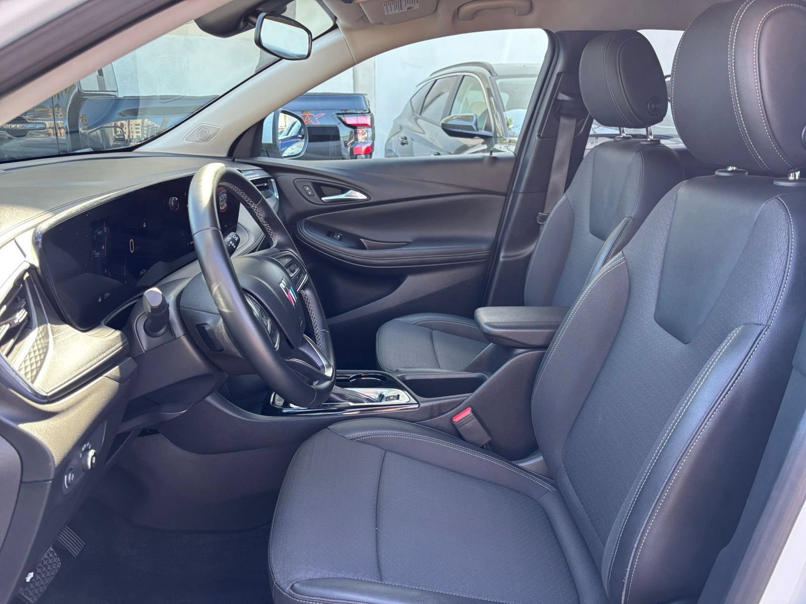 Used 2025 Buick Encore GX Preferred FWD image 25