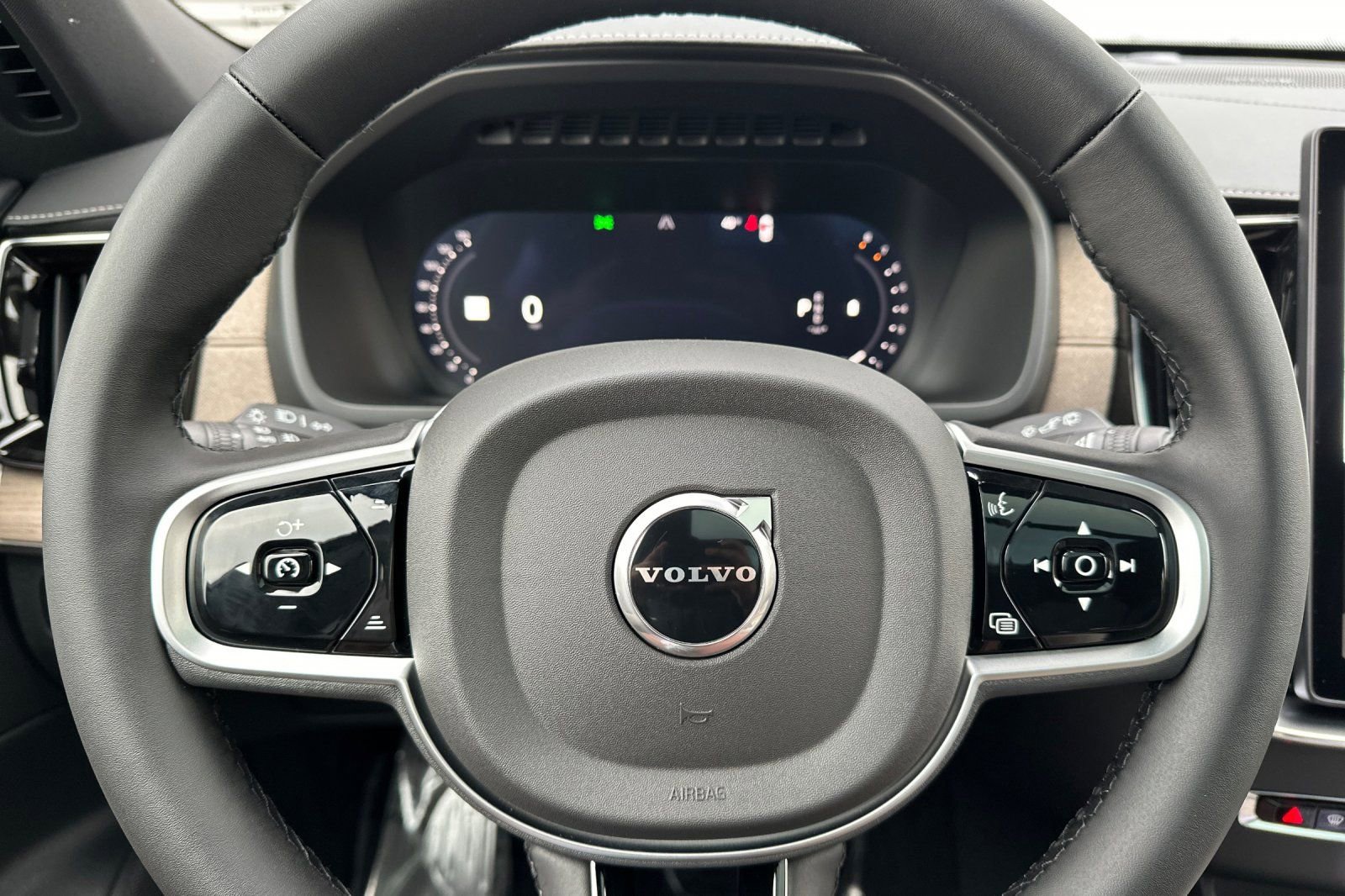 New 2026 Volvo XC90 B6 Ultra w/ Protection Package image 26