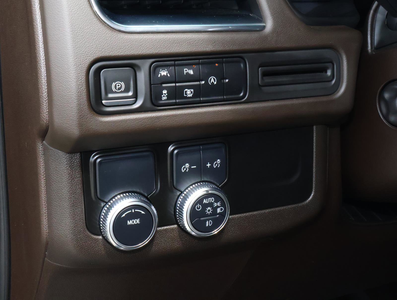 Used 2023 GMC Yukon SLT w/ SLT Luxury Package RWD image 24