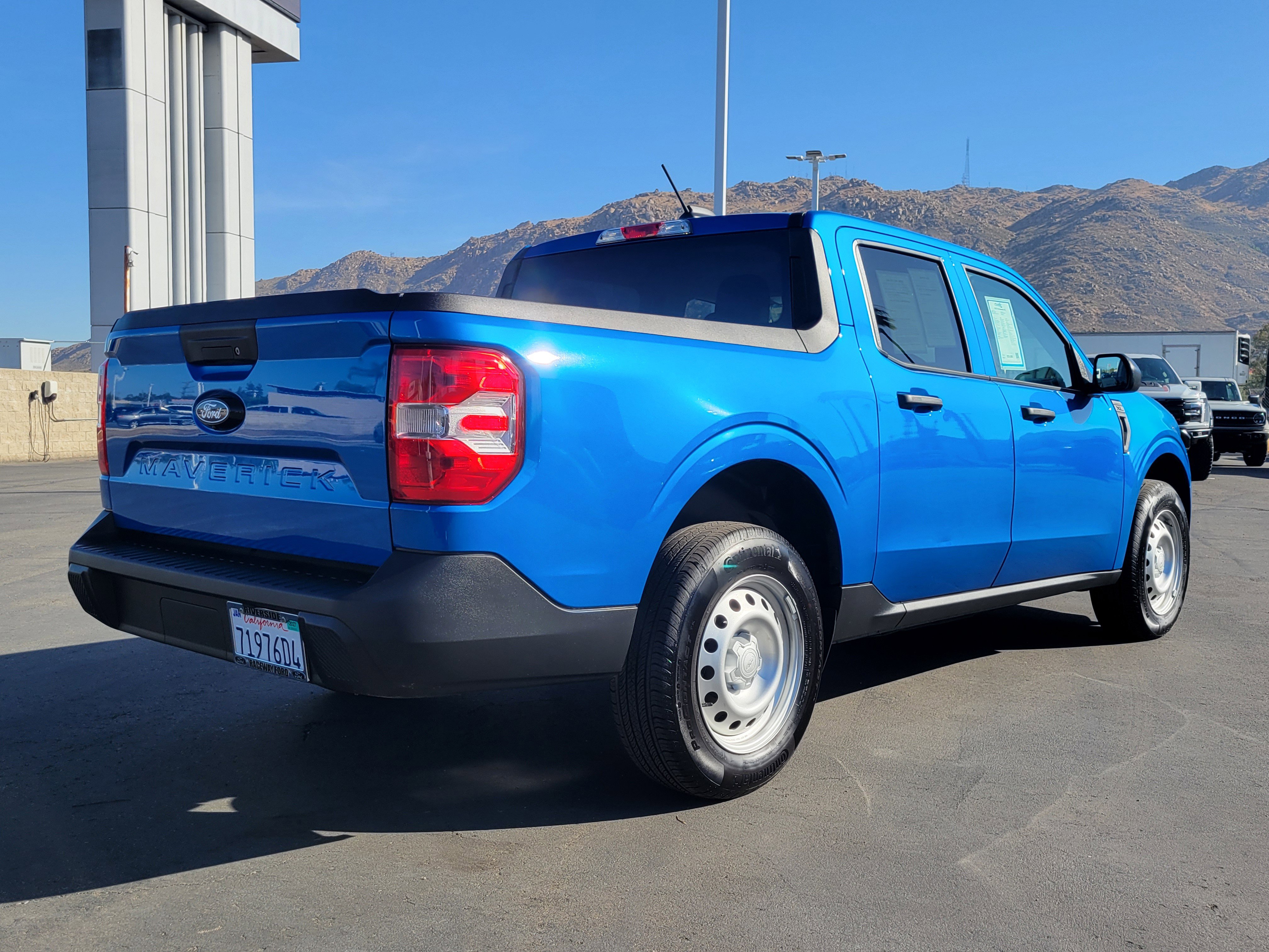 Used 2025 Ford Maverick XL FWD image 2