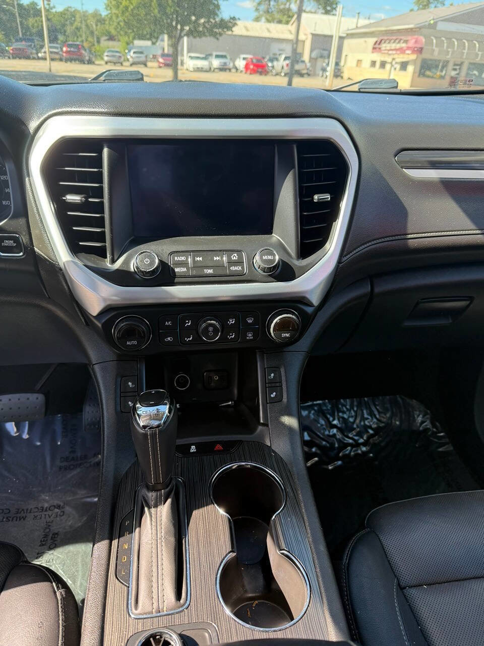 Used 2019 GMC Acadia SLT w/ LPO, Black Accent Package image 11