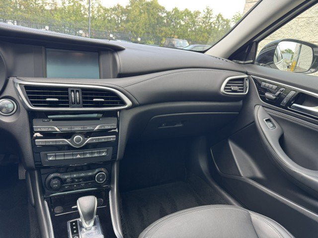 Used 2018 INFINITI QX30 Premium w/ Navigation Package FWD image 31