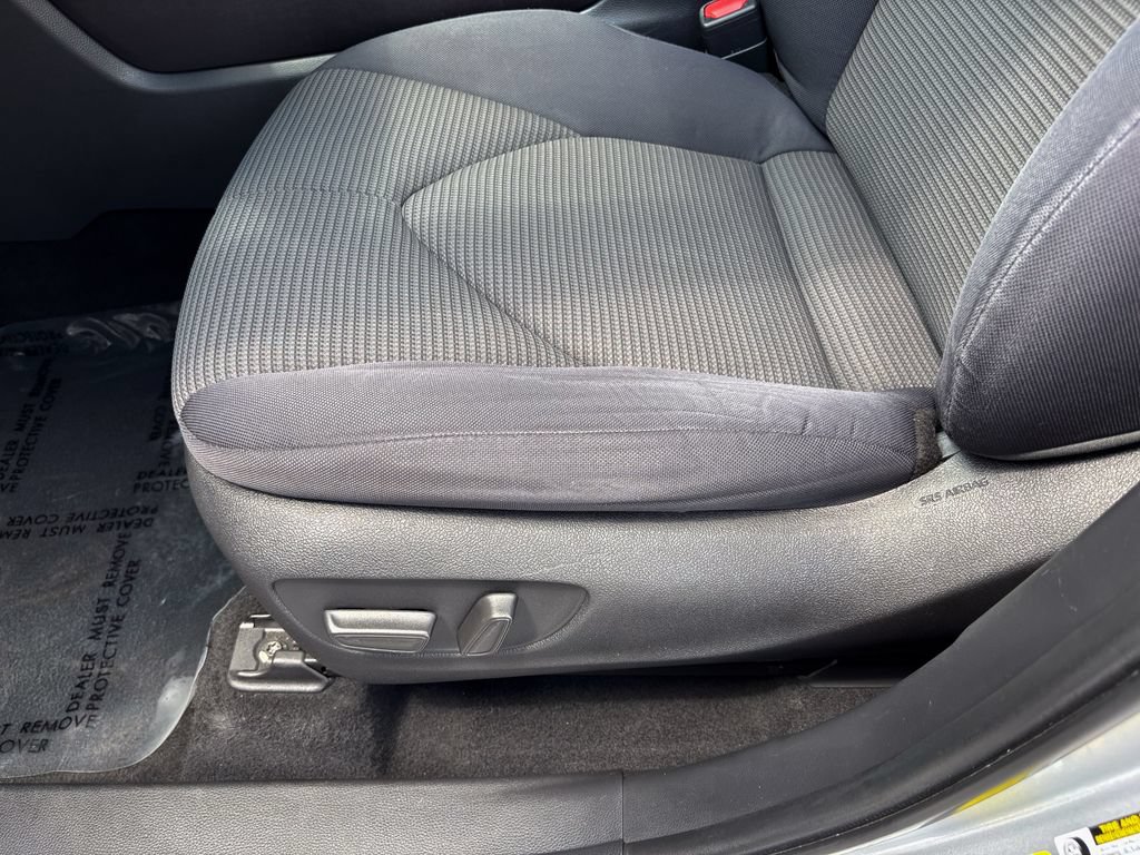 Used 2021 Toyota Highlander LE AWD/4WD image 19