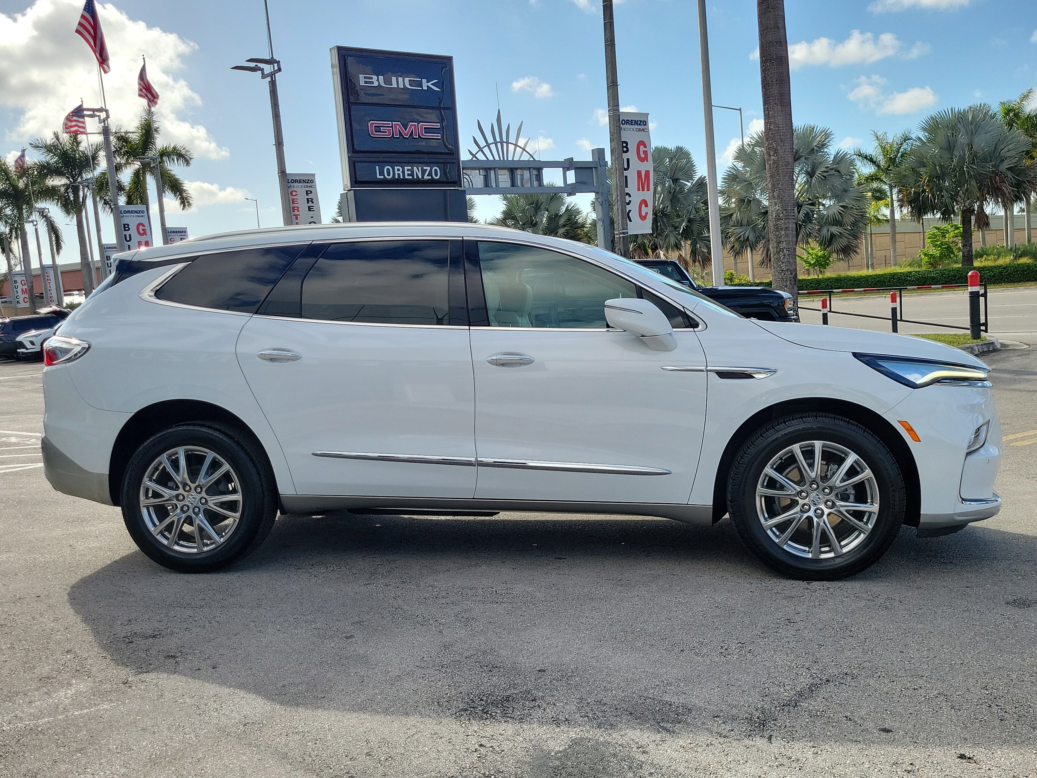 Used 2024 Buick Enclave Premium image 4