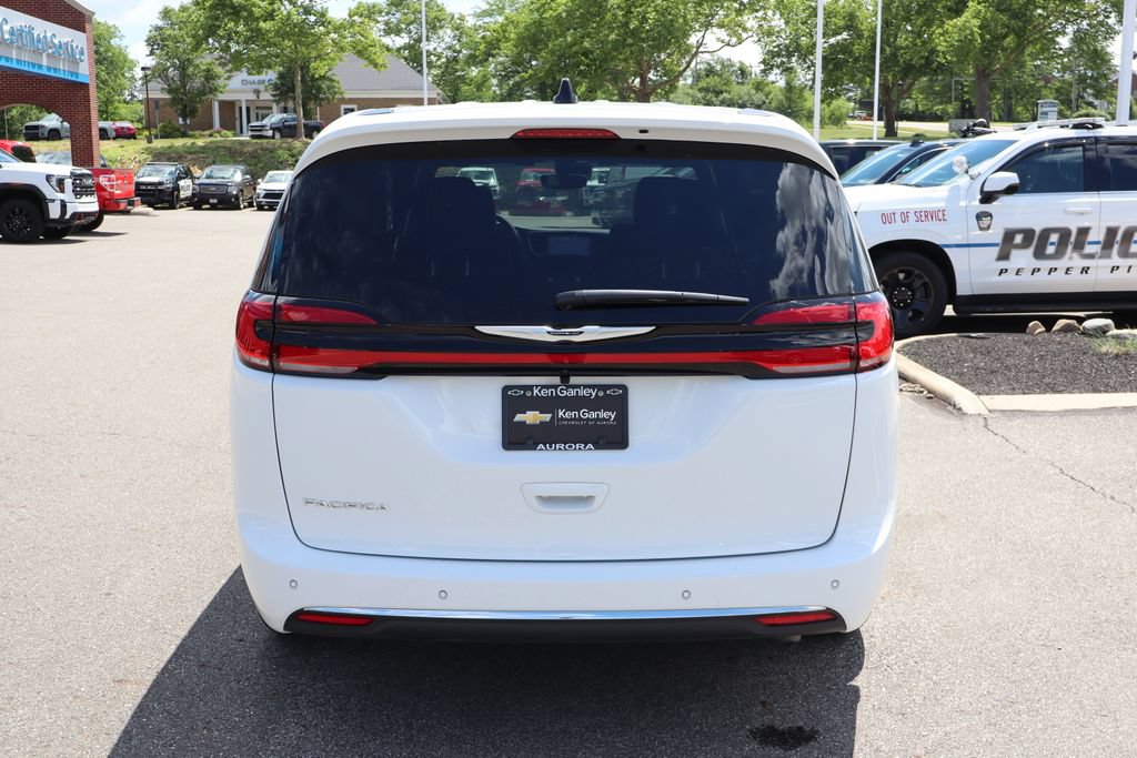 Used 2026 Chrysler Pacifica Select FWD image 31