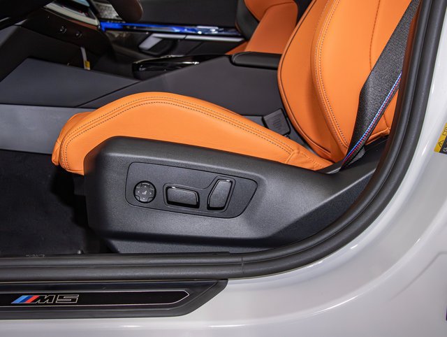 New 2026 BMW M5 w/ Executive Package AWD/4WD image 15
