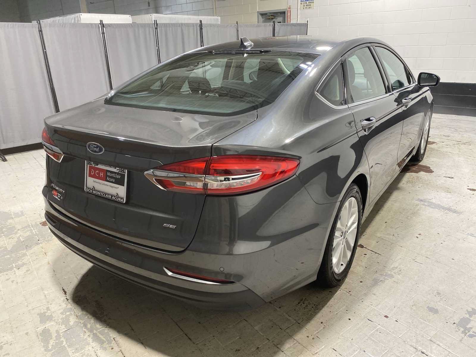 Used 2019 Ford Fusion SE FWD image 26