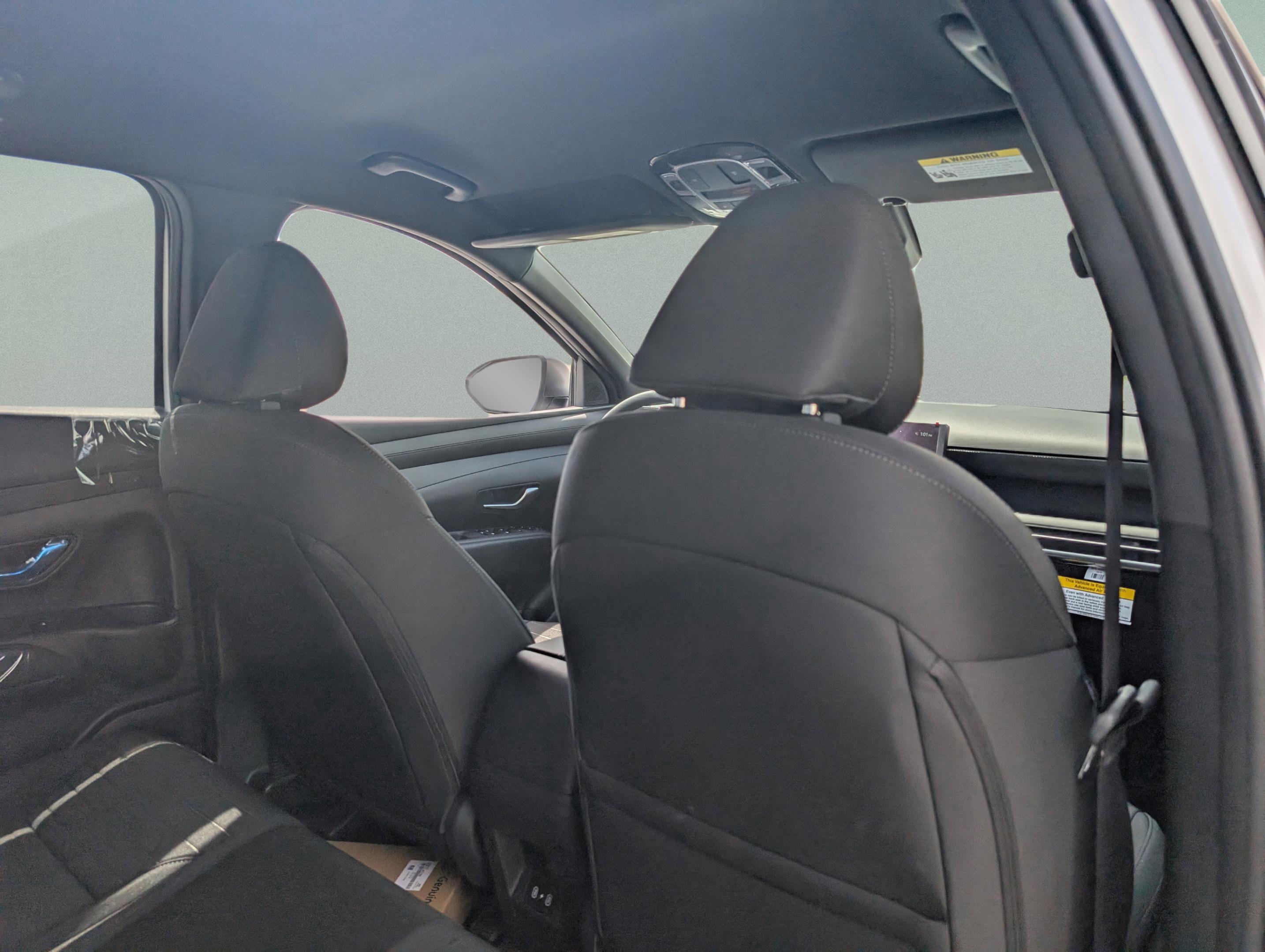 Used 2025 Hyundai Santa Cruz SE AWD/4WD image 17