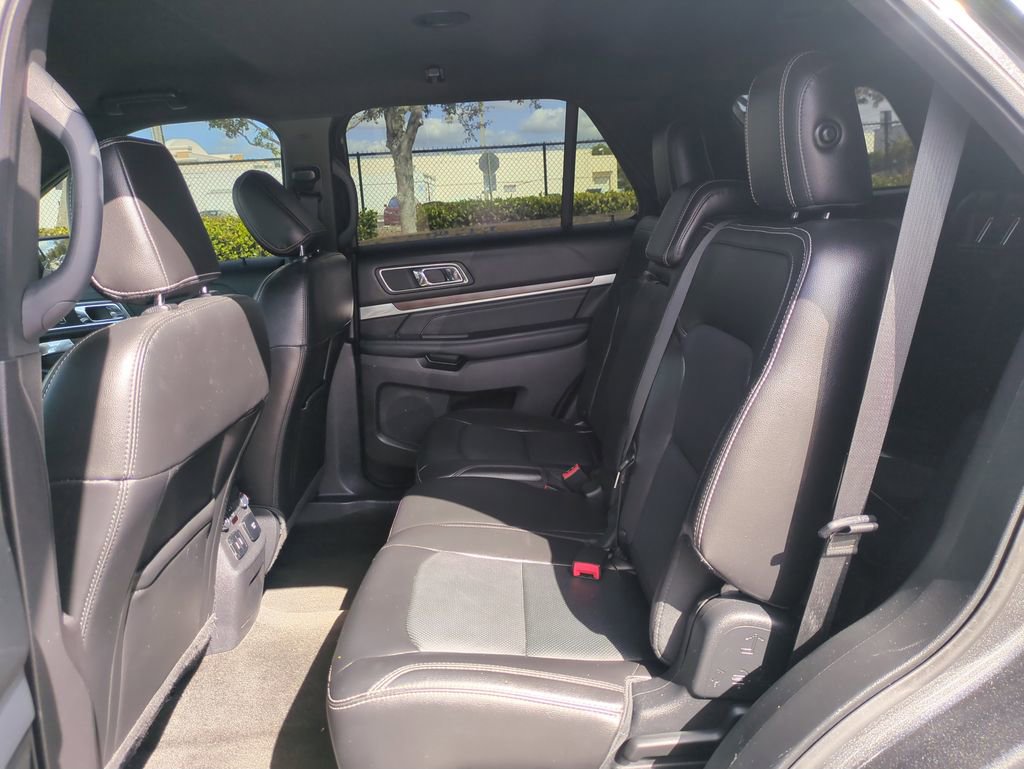 Used 2018 Ford Explorer Limited image 16