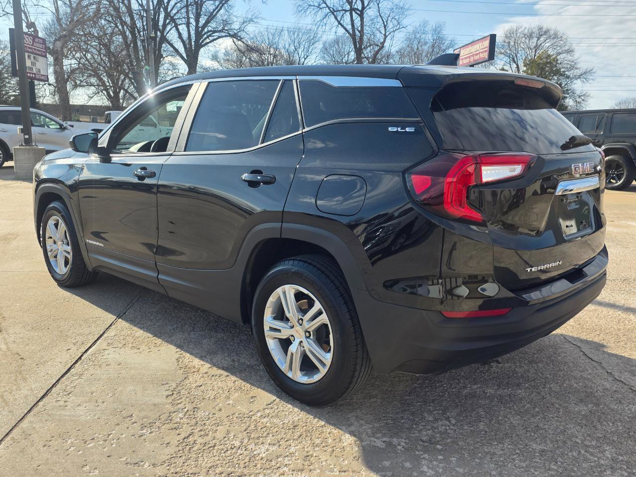 Used 2024 GMC Terrain SLE image 14