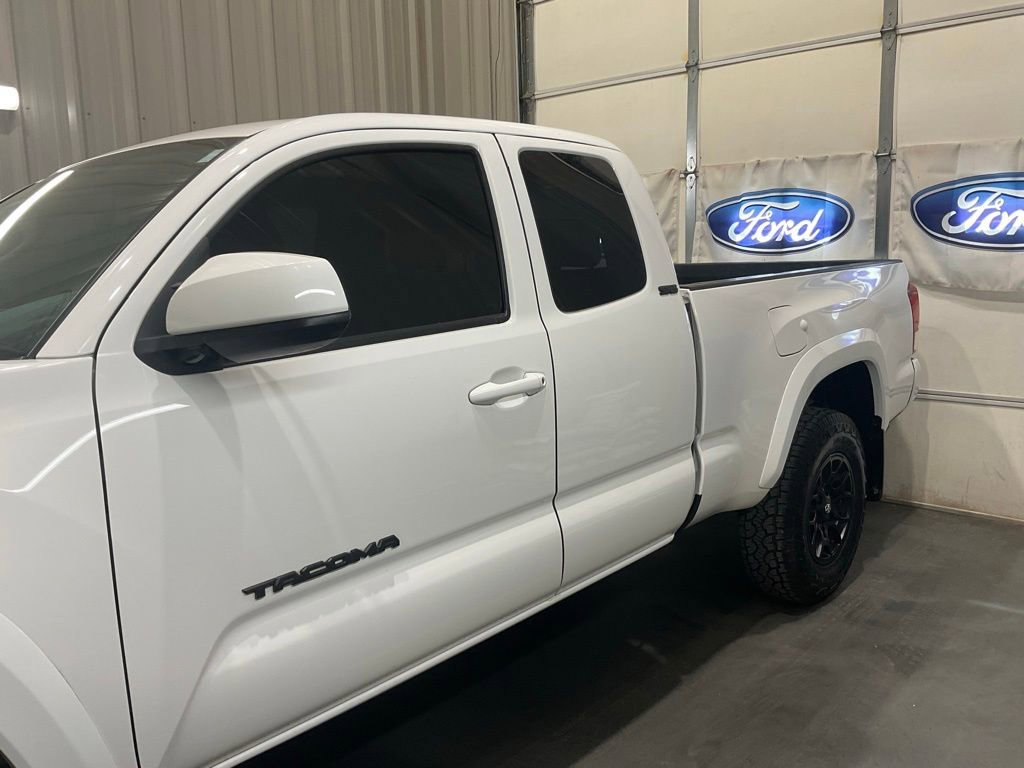 Used 2022 Toyota Tacoma SR5 AWD/4WD image 5