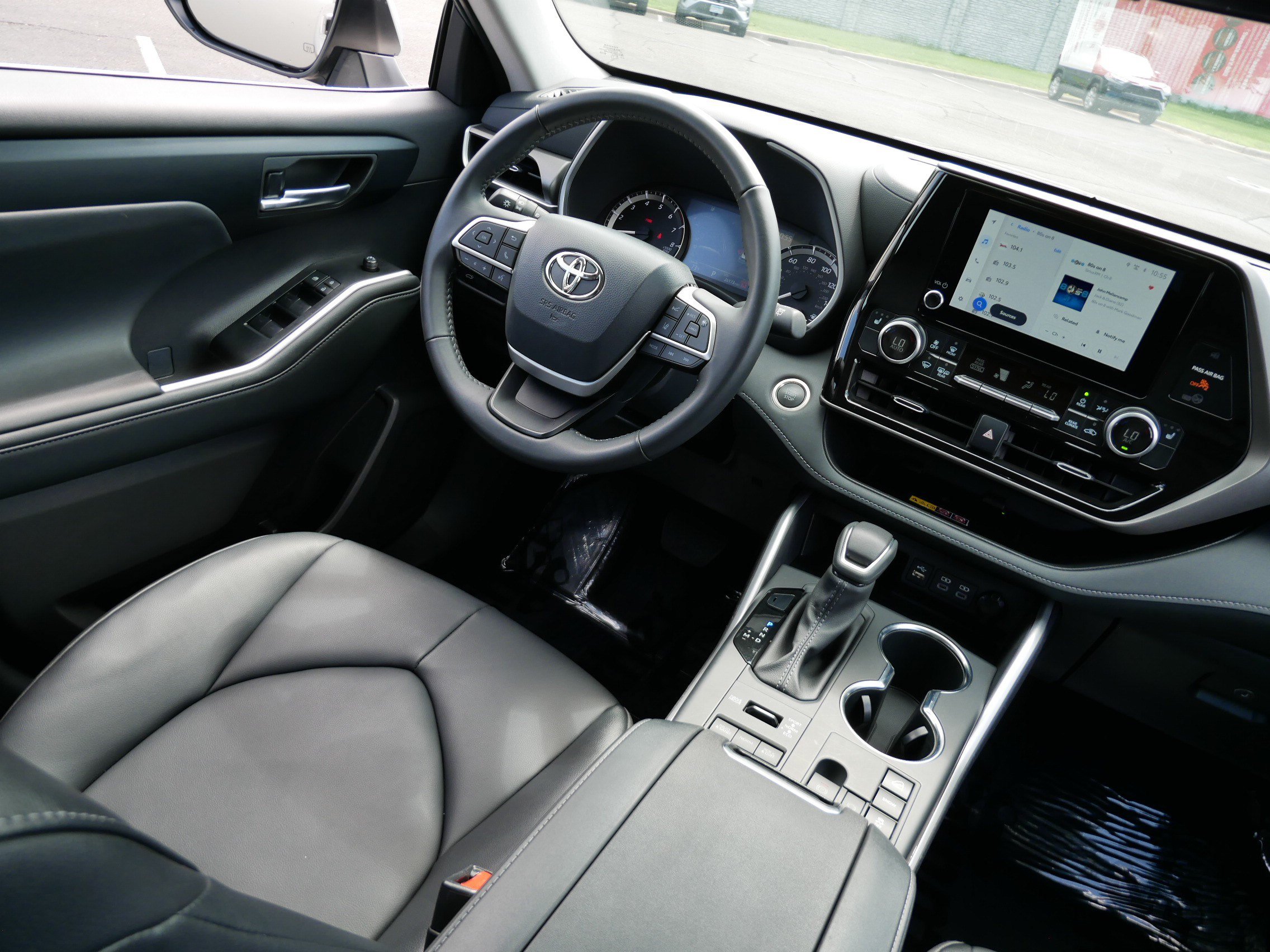 Certified 2025 Toyota Highlander XLE AWD/4WD image 9