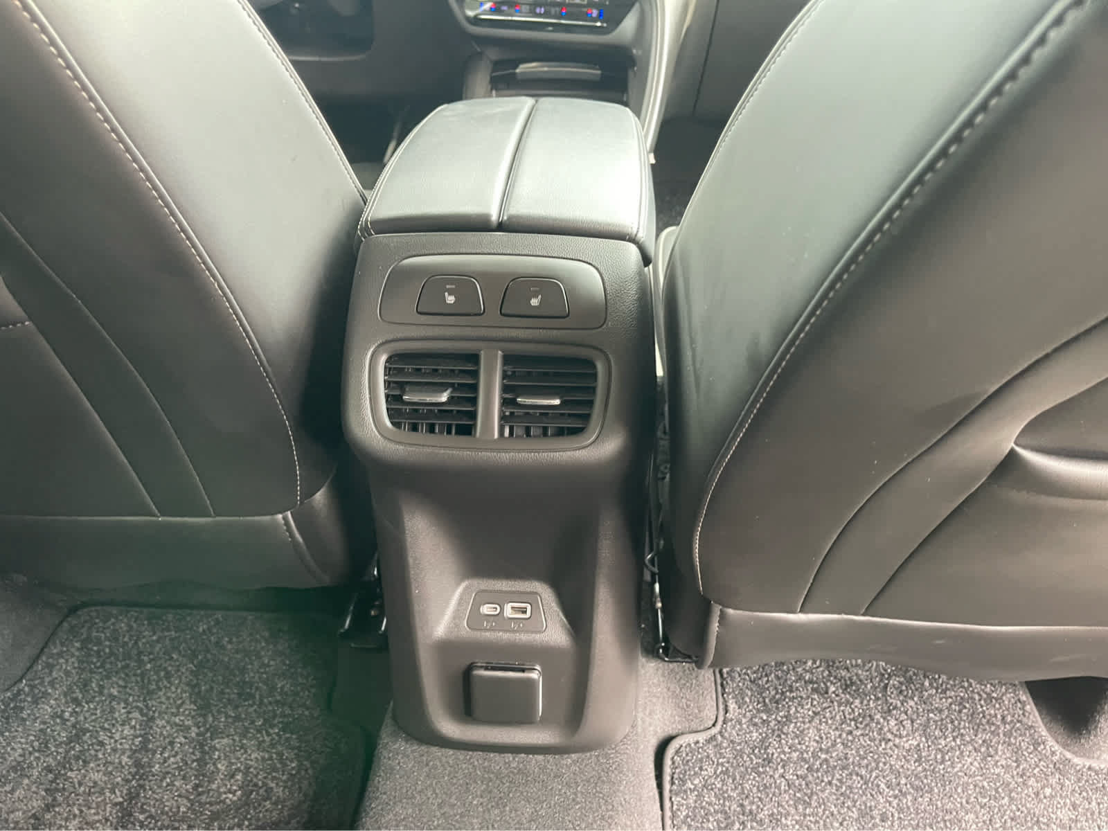 Used 2022 Buick Envision Avenir w/ Technology Package II FWD image 28