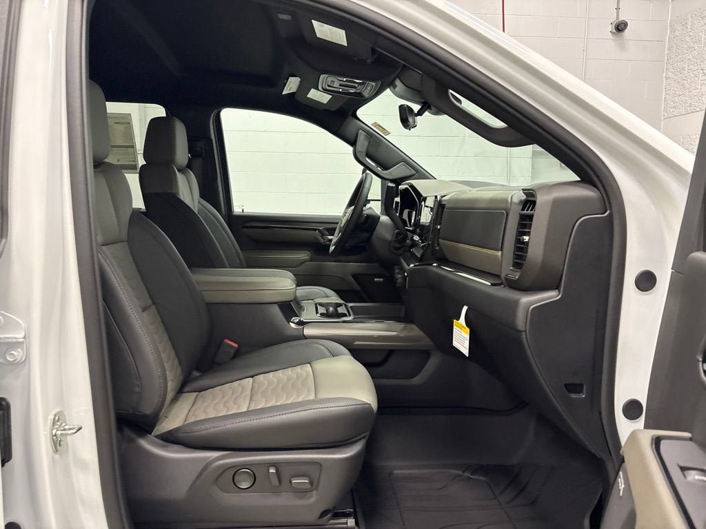 New 2026 Chevrolet Silverado 2500 ZR2 w/ LPO, Dark Essentials Package AWD/4WD image 38