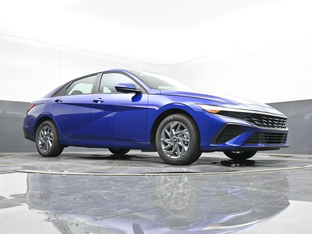 New 2024 Hyundai Elantra Blue image 15