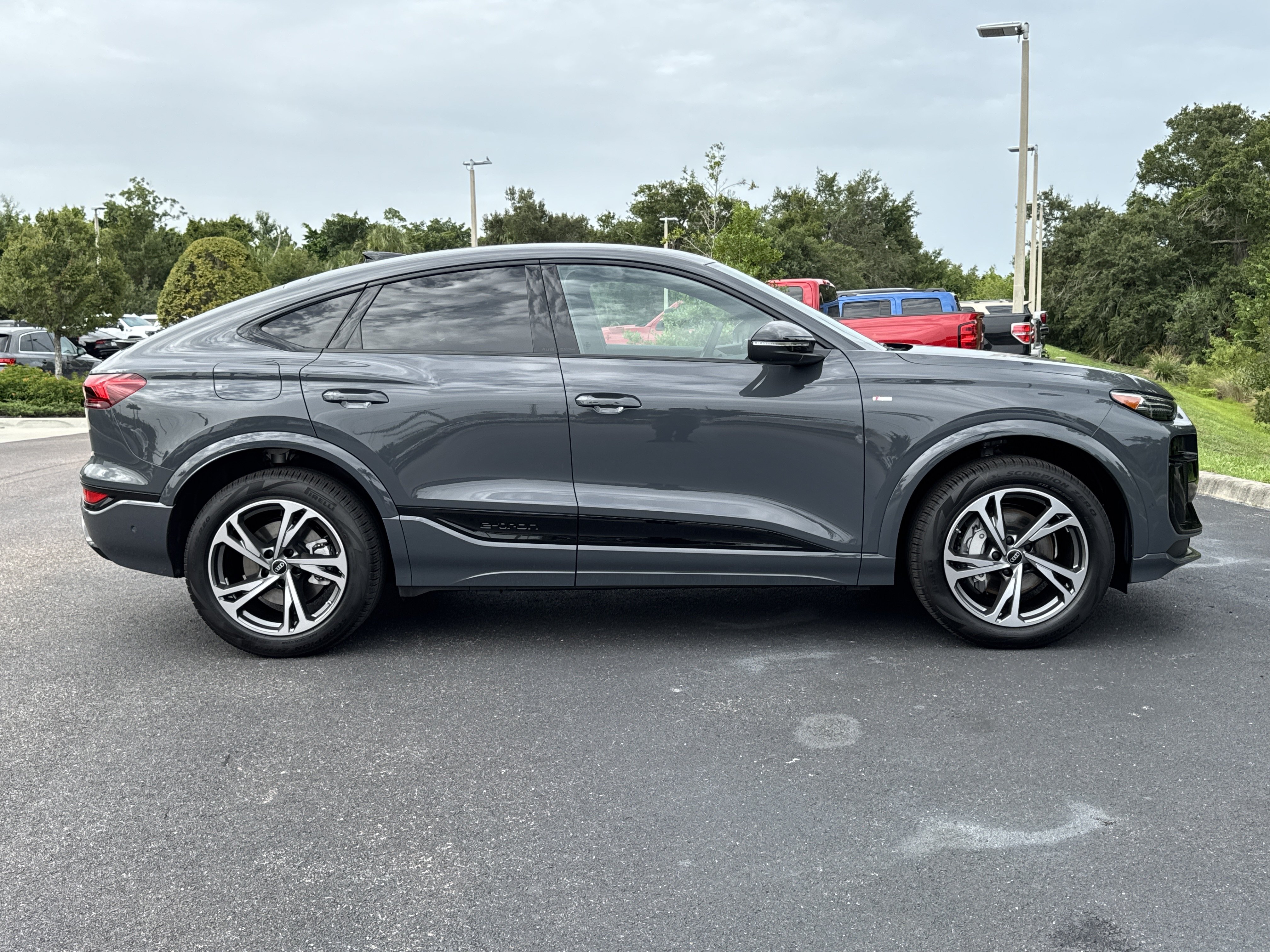 New 2027 Audi Q6 e-tron Premium Plus AWD/4WD image 3
