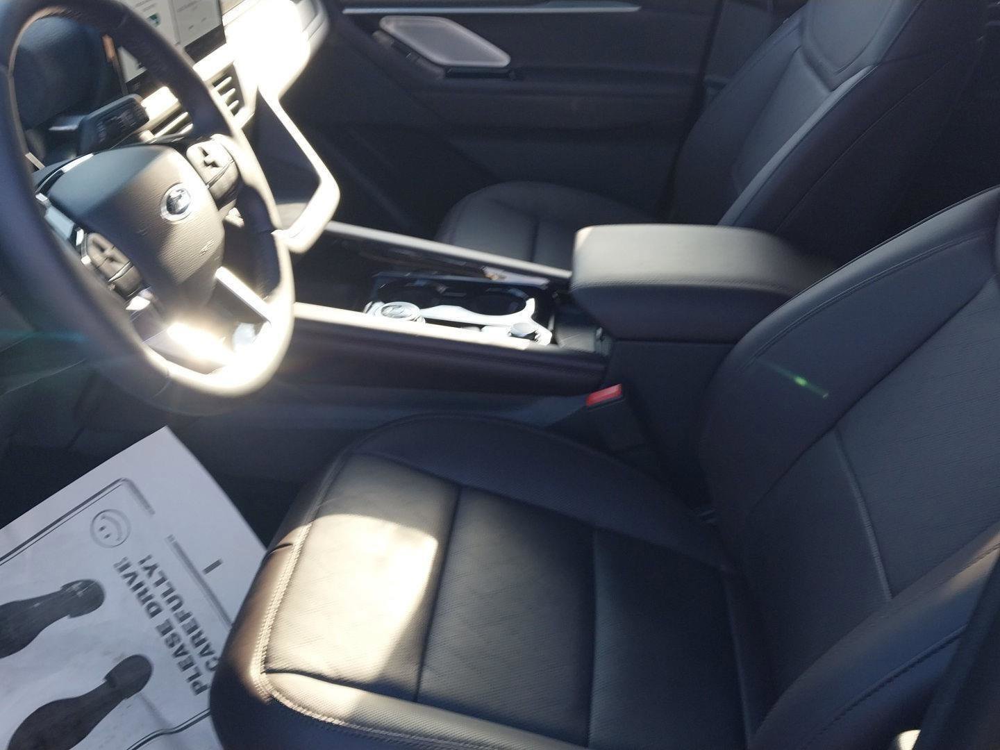 New 2026 Ford Explorer Platinum image 9