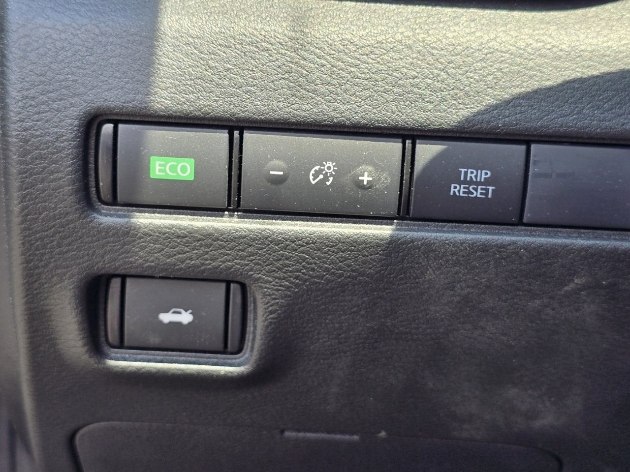 Used 2025 Nissan Sentra SV FWD image 22