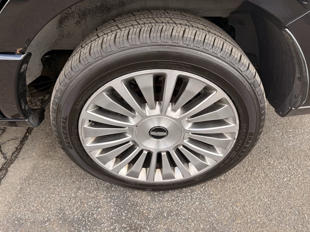 Used 2017 Lincoln Navigator Select image 29