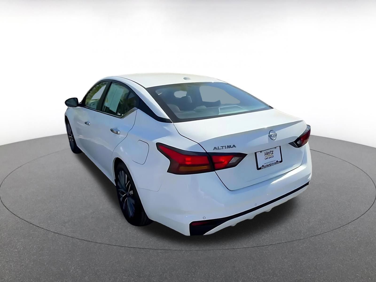 Used 2025 Nissan Altima 2.5 SV FWD image 11