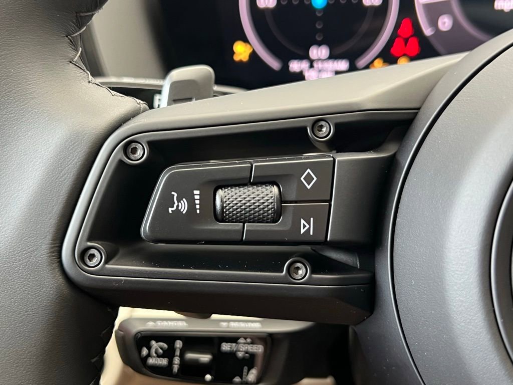 New 2025 Porsche Panamera image 9