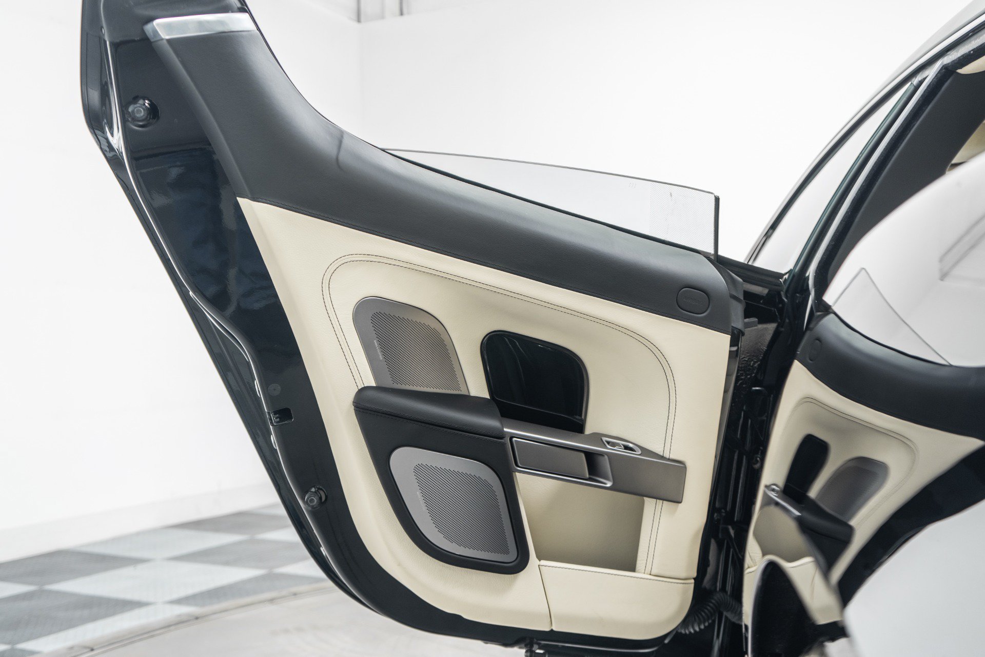 Used 2012 Aston Martin Rapide RWD image 41
