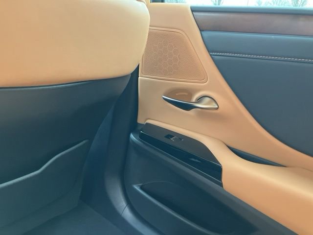 Certified 2024 Lexus ES 350 w/ Premium Package image 16