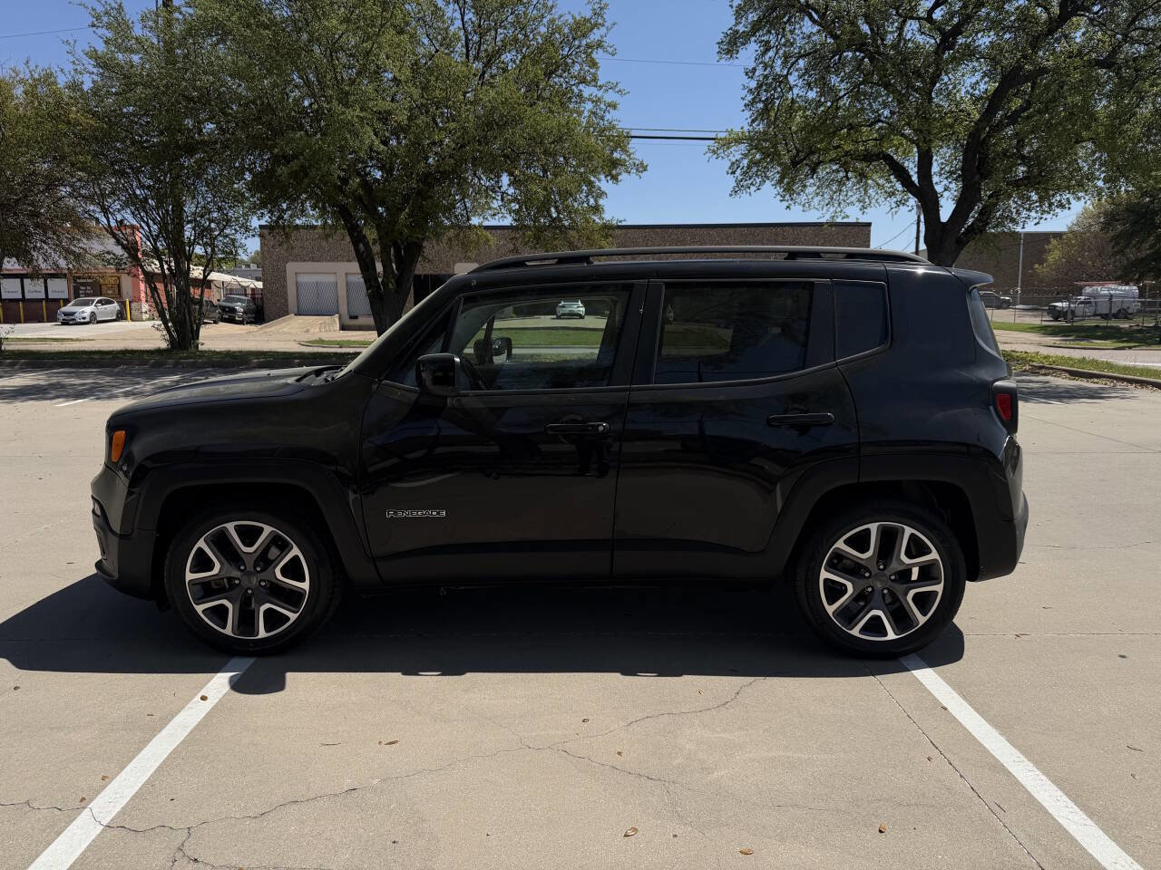 Used 2017 Jeep Renegade Latitude image 7