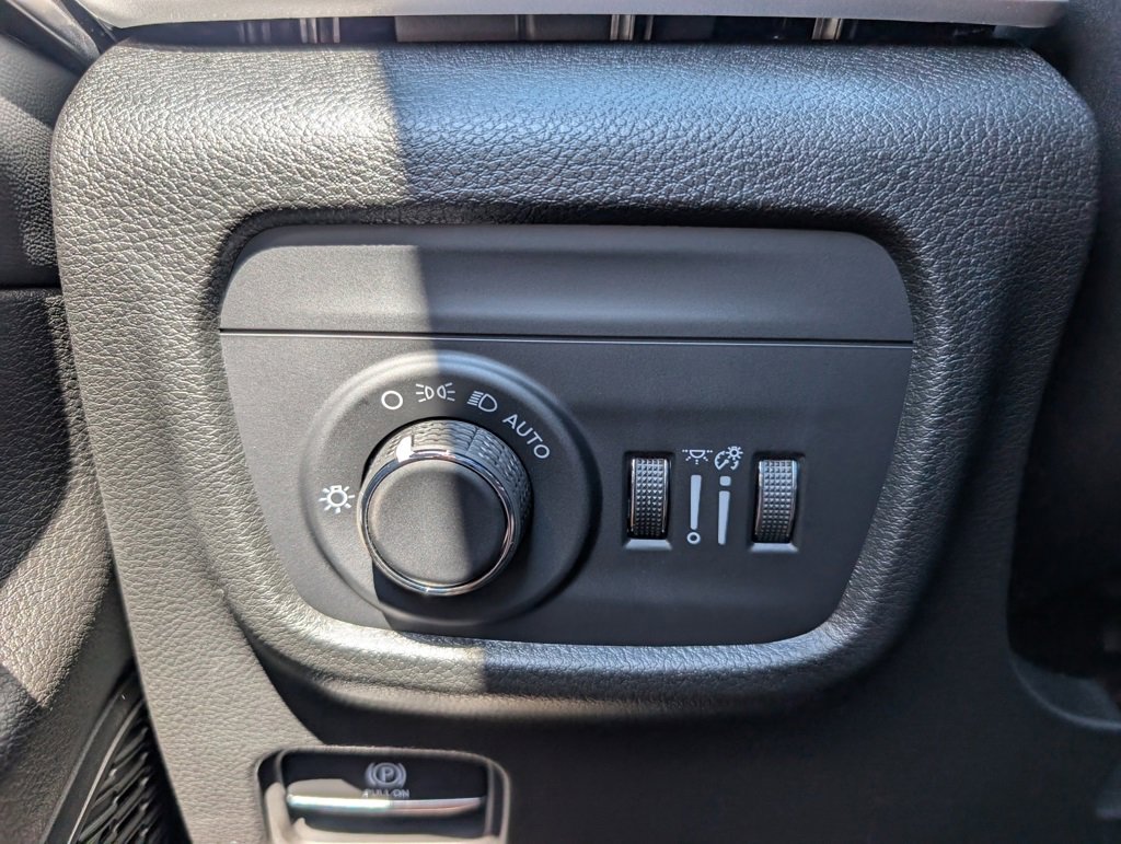 New 2025 Jeep Grand Cherokee L Altitude image 34