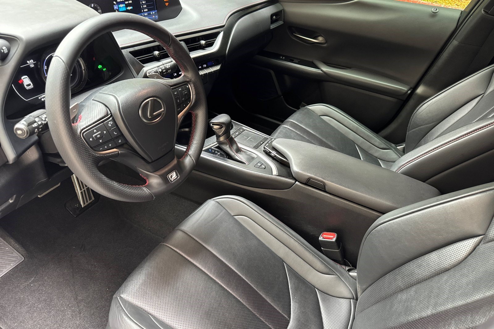 Certified 2021 Lexus UX 250h F Sport w/ Accessory Package (Z2) AWD/4WD image 4