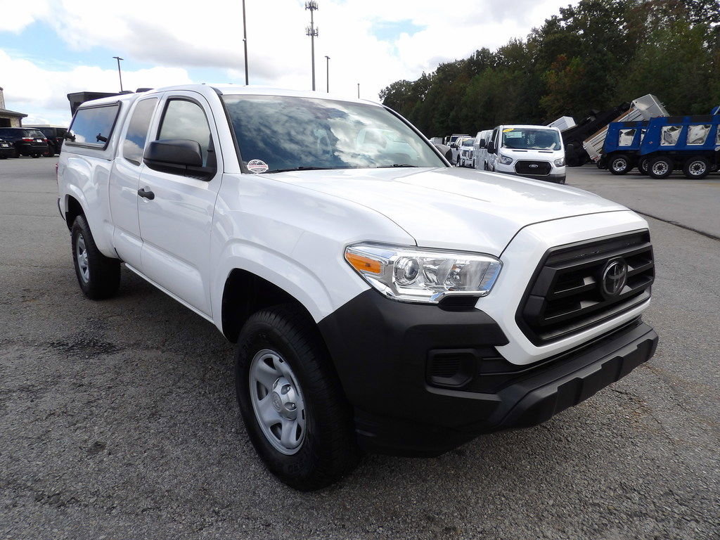 Used 2022 Toyota Tacoma SR image 11