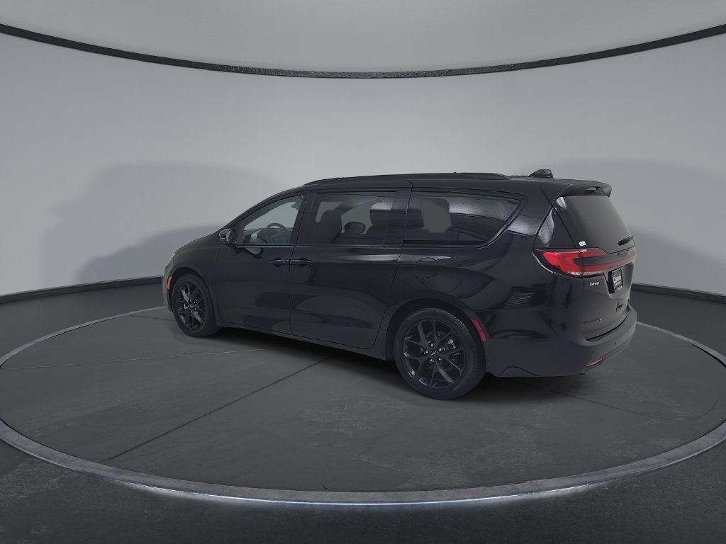 Certified 2025 Chrysler Pacifica Limited FWD image 13