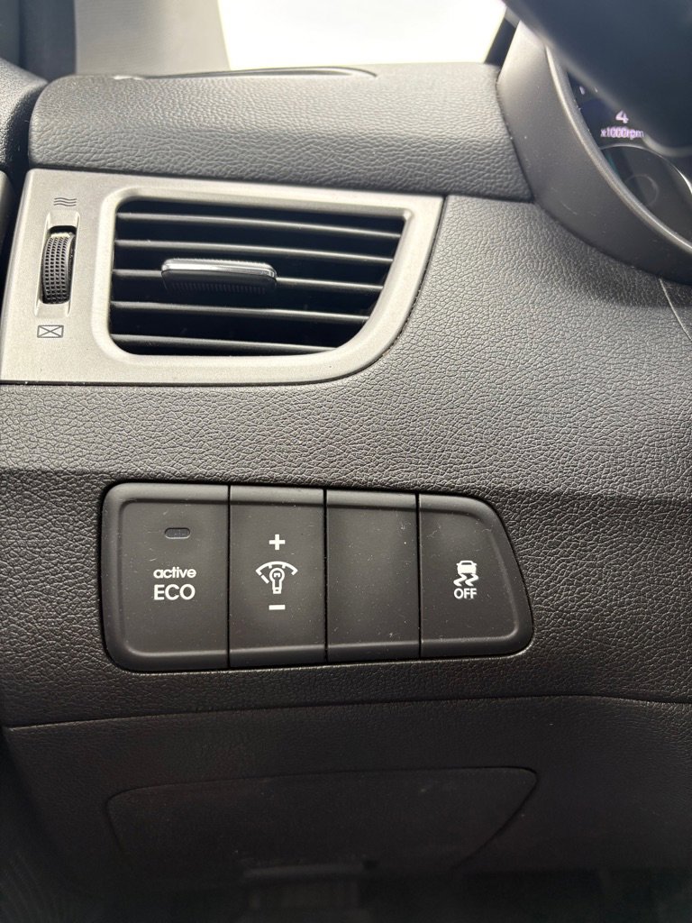 Used 2013 Hyundai Elantra Limited image 19