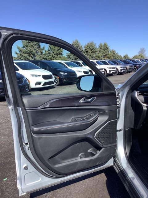 Certified 2021 Jeep Grand Cherokee L Laredo image 13