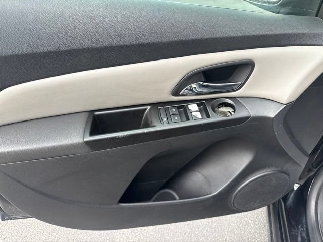 Used 2014 Chevrolet Cruze LS FWD image 23