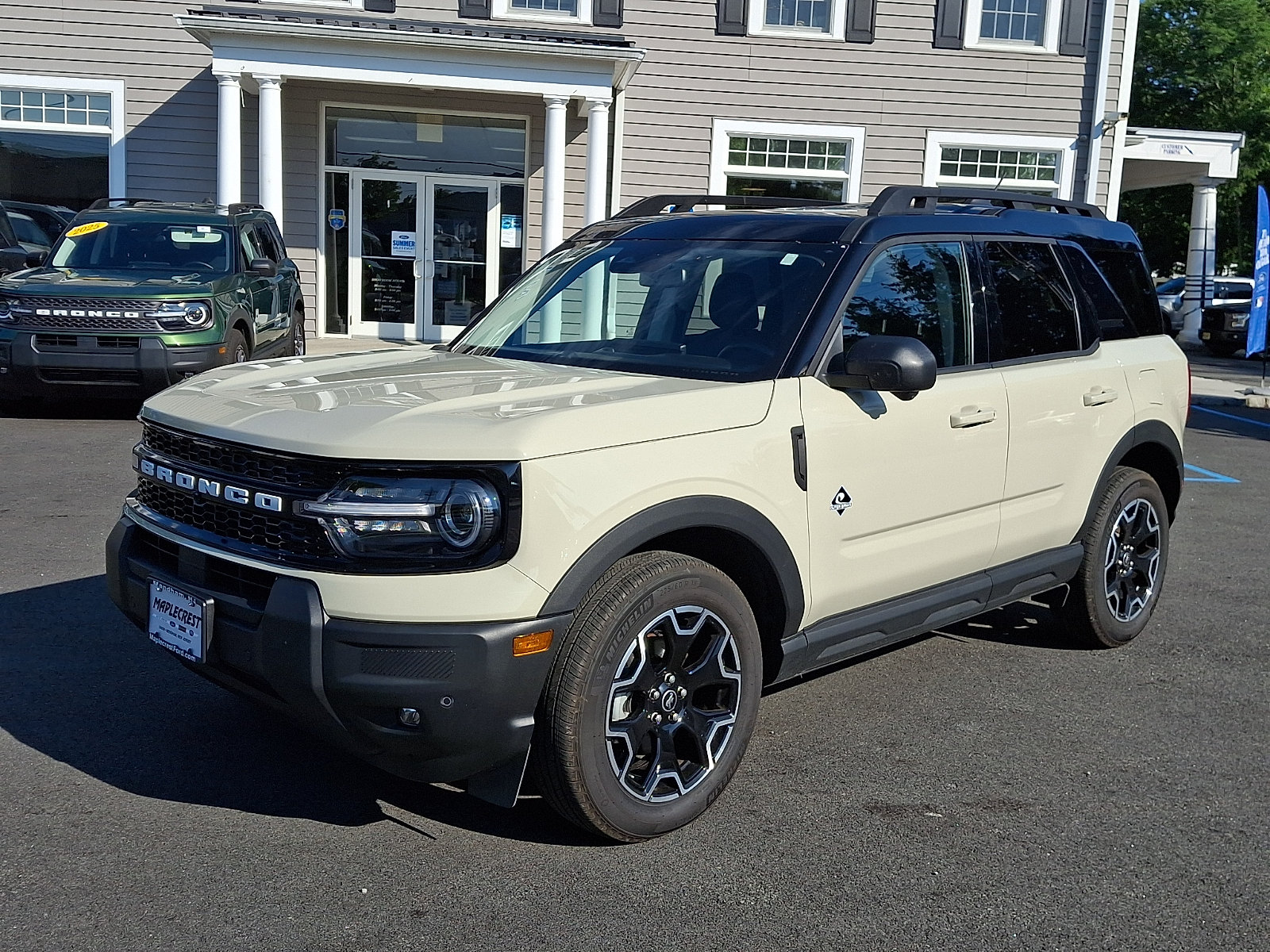 Certified 2025 Ford Bronco Sport Outer Banks w/ Outer Banks Tech Package+ AWD/4WD image 1