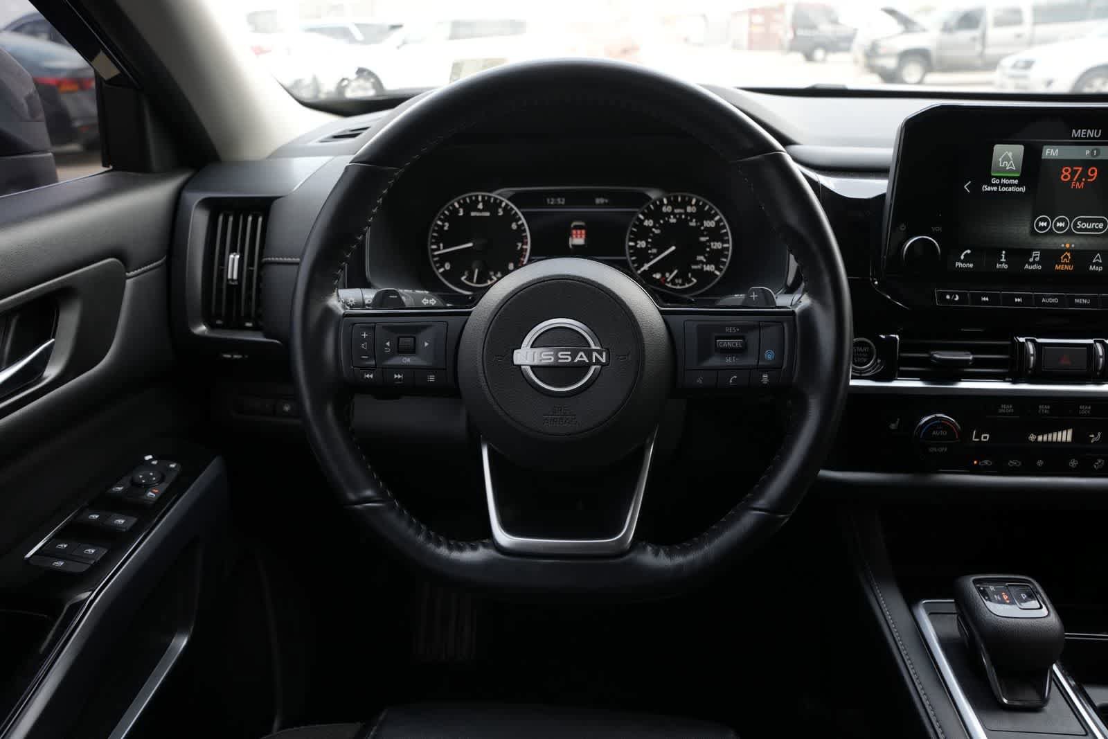 Used 2023 Nissan Pathfinder SL w/ Black Appearance Package AWD/4WD image 9