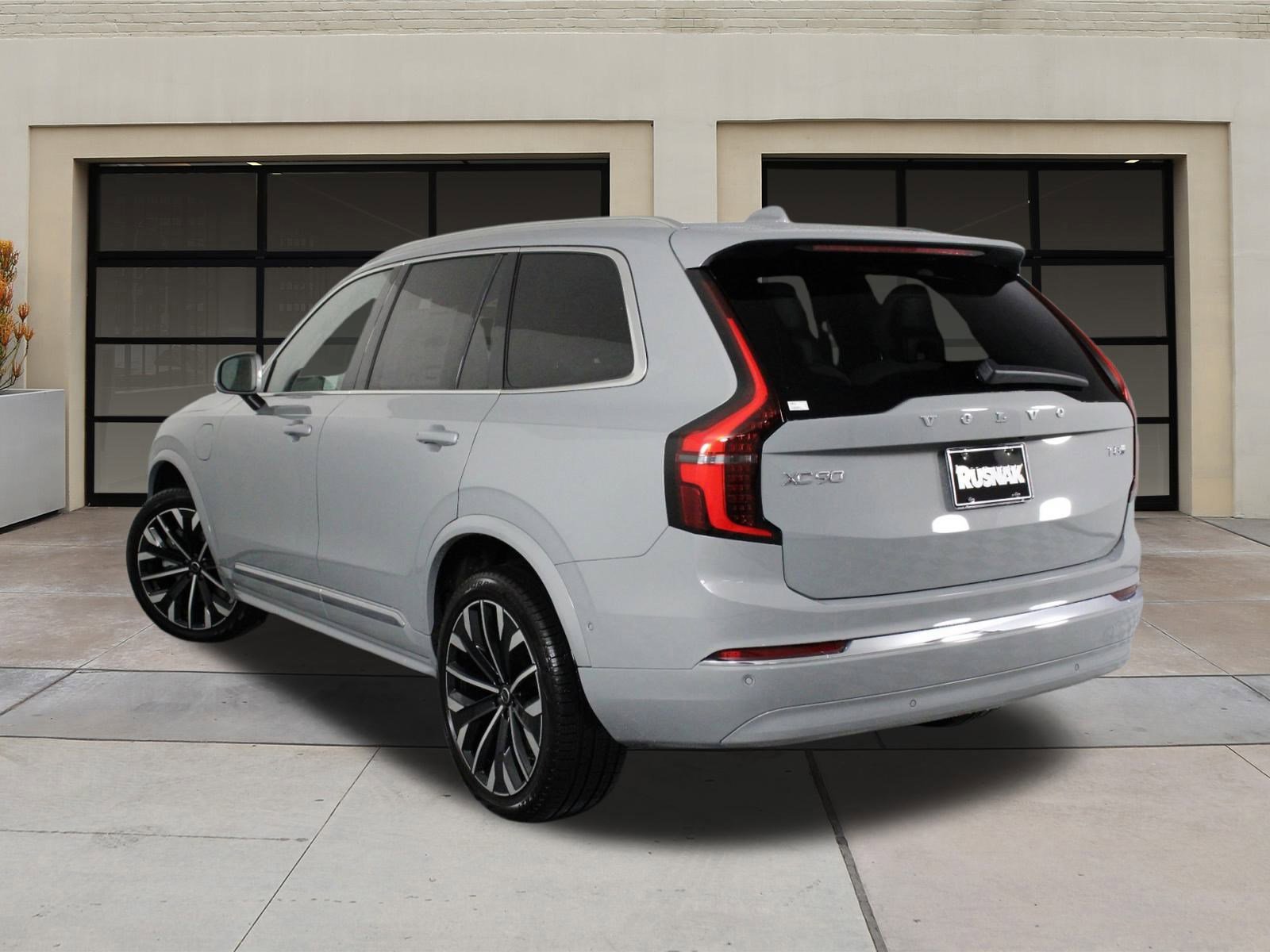 New 2026 Volvo XC90 T8 Plus image 3