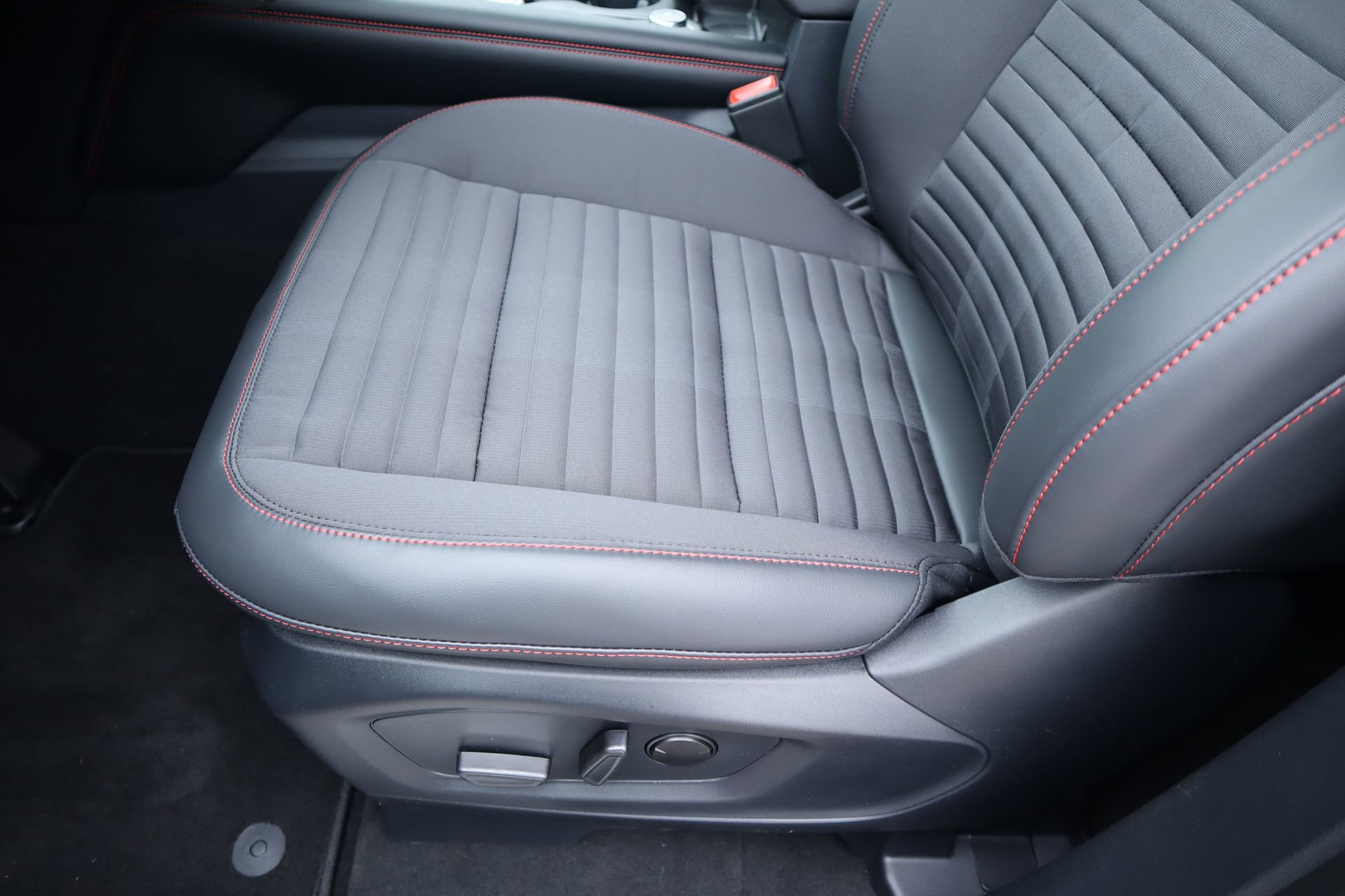 New 2026 Ford Explorer ST-Line w/ ST-Line Street Pack RWD image 13