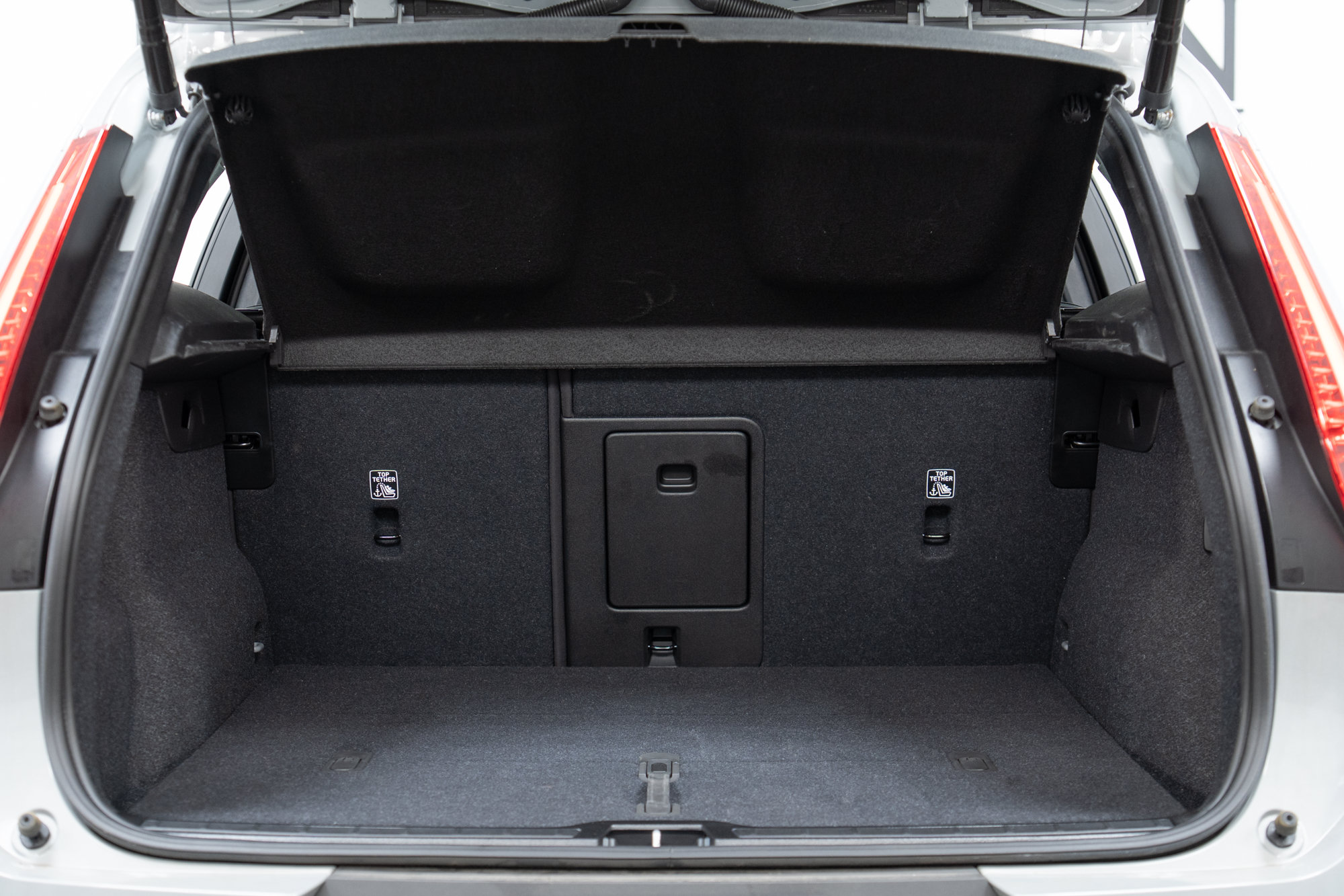 Certified 2025 Volvo XC40 B5 Plus AWD/4WD image 10