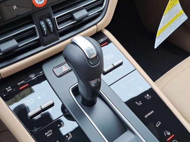 Used 2026 Porsche Macan AWD/4WD image 36